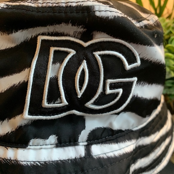 Authentic DOLCE & GABBANA ZEBRA PRINT DG LOGO BUCKET HAT - Picture 11 of 14
